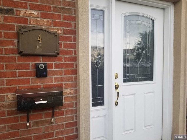 4 Kiesewetter Ln #1, Secaucus, NJ 07094