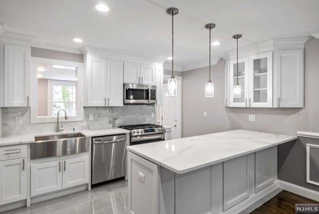 60 Lunn Ave, Bergenfield, NJ 07621-2539