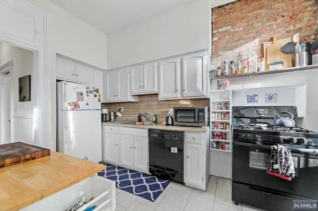 292 Barrow St #2, Jersey City, NJ 07302
