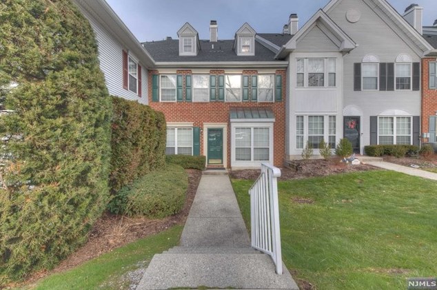 1065 Chedworth Cir #1065, Mahwah, NJ 07430
