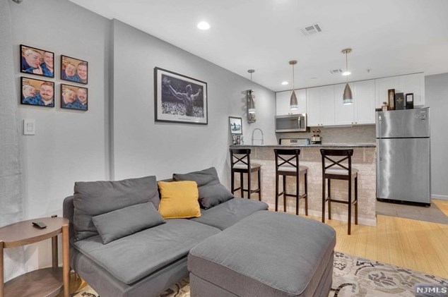 416 63rd St #1d, West New York, NJ 07093