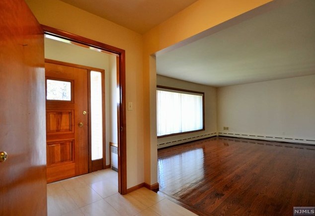 37 Scoles Ave, Clifton NJ  07012-1247 exterior