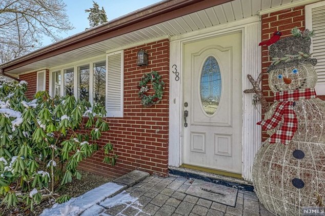 38 Chuckanutt Dr, Oakland, NJ 07436