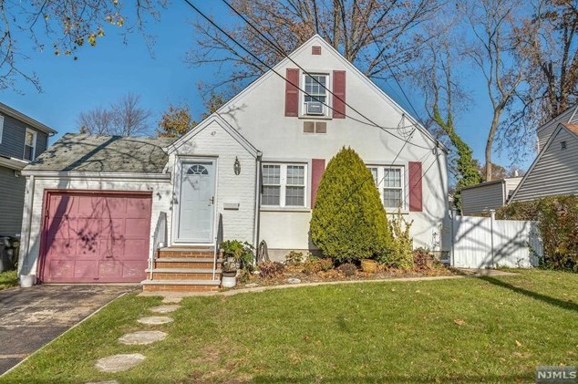 47 Stillman Ave, Bergenfield NJ  07621-1229 exterior