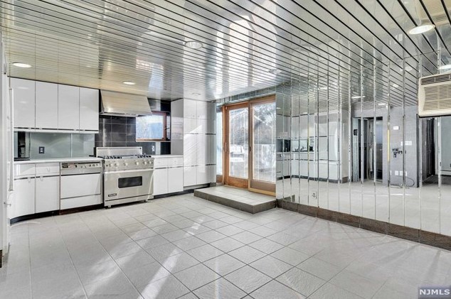 752 Bergen Blvd, Ridgefield, NJ 07657