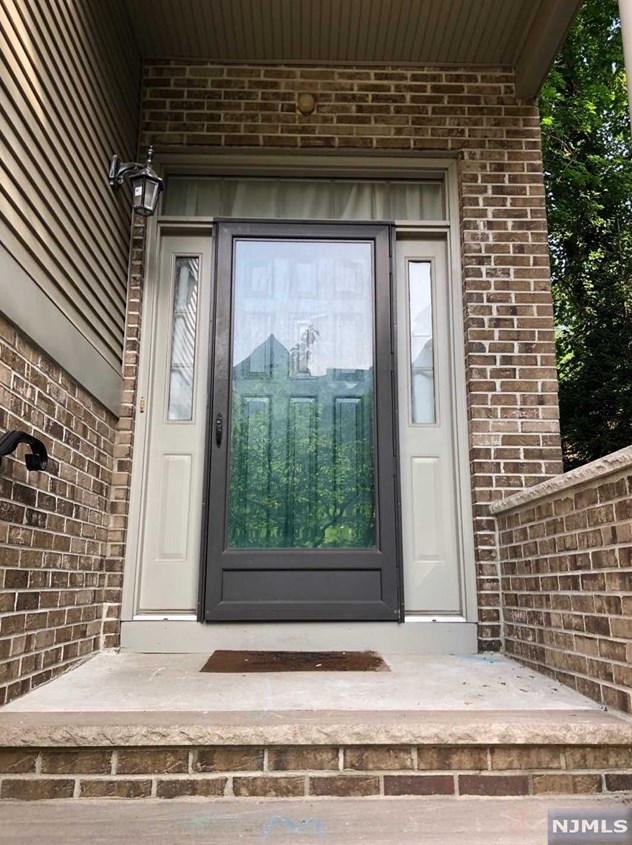 10 Jordan Dr, River Edge, NJ 07661