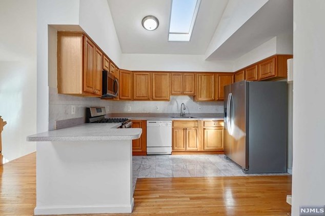 68 Lincoln St #2, Jersey City, NJ 07307