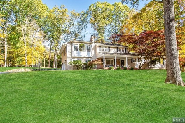 7 Sleepy Hollow Rd, Upper Saddle River, NJ 07458