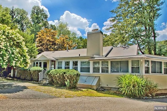 22 East Cedar Lake, Parsippany, NJ 07834