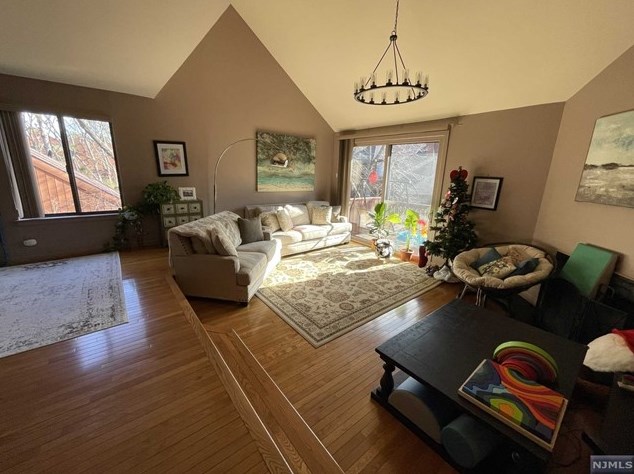 534 Teal Plz, Secaucus, NJ 07094