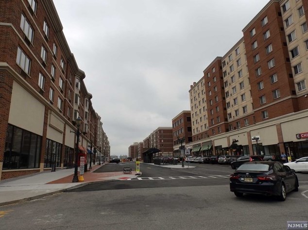 3510 City Pl, Edgewater, NJ 07020
