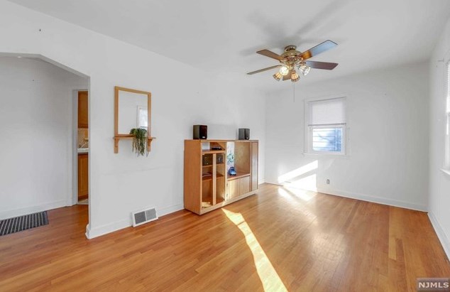131 Hillman Dr, Elmwood Park, NJ 07407-1346