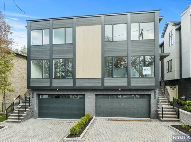 1226 15th St, West Fort Lee, NJ 07024-1731