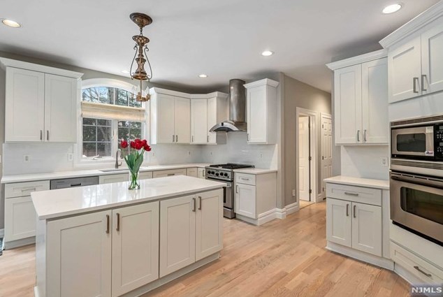 86 Knickerbocker Rd, Closter, NJ 07624