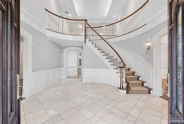 33 Great Hall Rd, Mahwah, NJ 07430