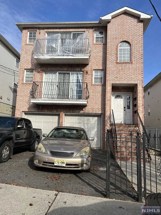 34 Crawford St, Newark, NJ 07102