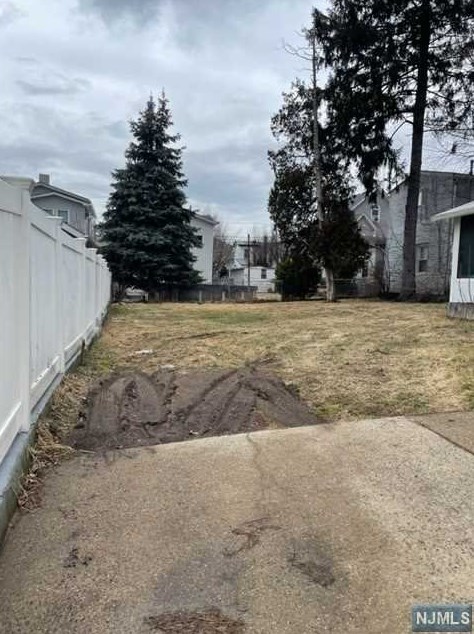 442 2nd St, Carlstadt, NJ 07072-1420
