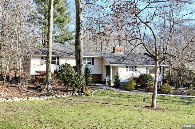 47 Rolling Ridge Rd, Upper Saddle River, NJ 07458