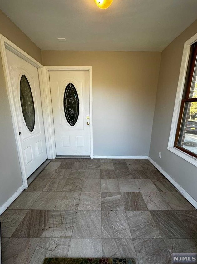 385 Godwin Ave, Wyckoff, NJ 07481