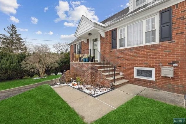 12 Ravine Dr, Paterson, NJ 07506