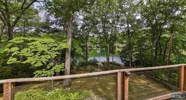 15 Birch Rd, Bloomingdale, NJ 07403