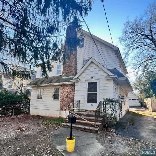 180 Griggs Ave, Teaneck, NJ 07666