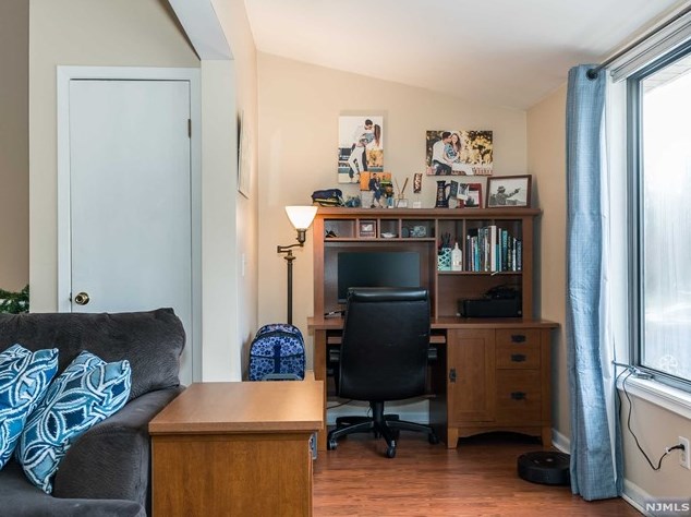 350 Mohegan Cir, Lafayette, NJ 07848