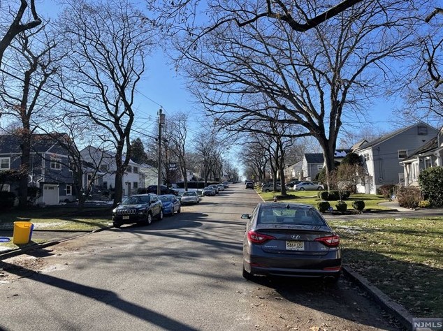 231 Voorhees St, Teaneck, NJ 07666