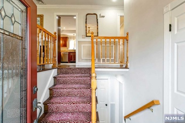 66 5th St, Park Ridge, NJ 07656-1024