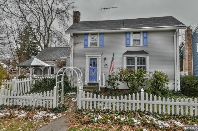 285 Genther Ave, Oradell, NJ 07649