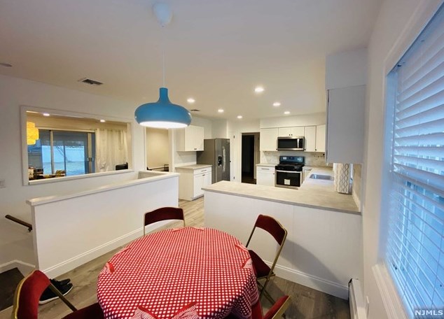 137 Columbus Dr, Tenafly NJ  07670-1635 exterior