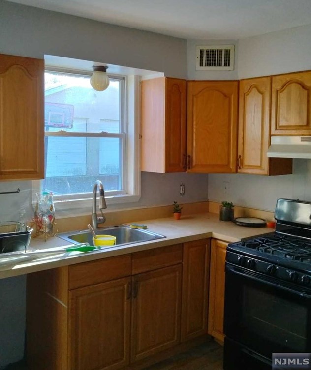 24-26 Augusta St #26, Elmwood Park, NJ 07407