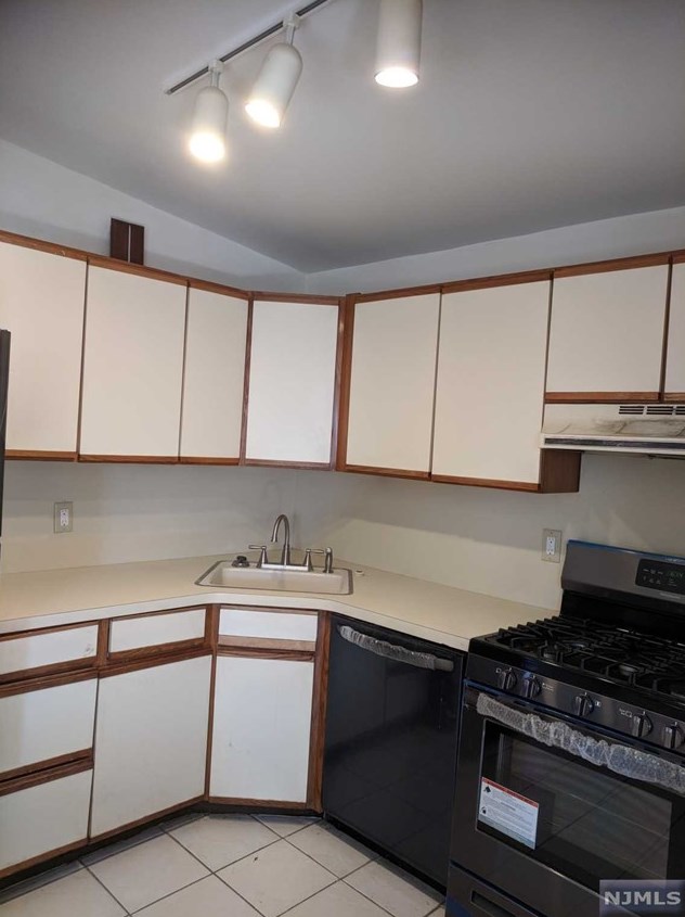 124 Franklin St, Hackensack NJ  07601-5259 exterior