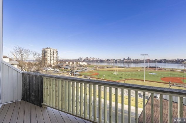 101 State Rt 5 Apt 205, Edgewater, NJ 07020
