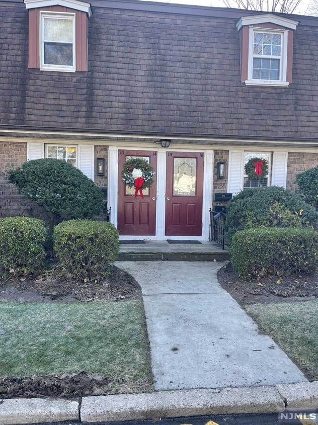 360 Knickerbocker Rd #16, Dumont, NJ 07628