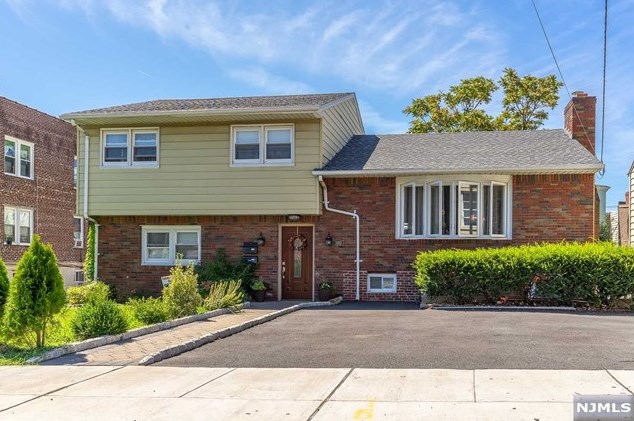 390 Jersey Ave, Fairview, NJ 07022