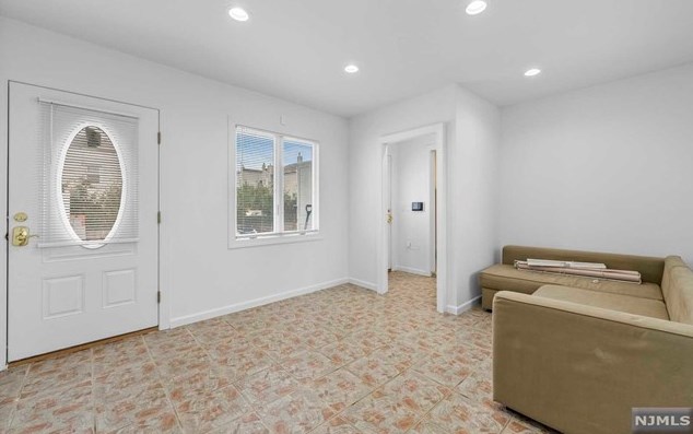 128 W Central Blvd #1, Palisades Park, NJ 07650