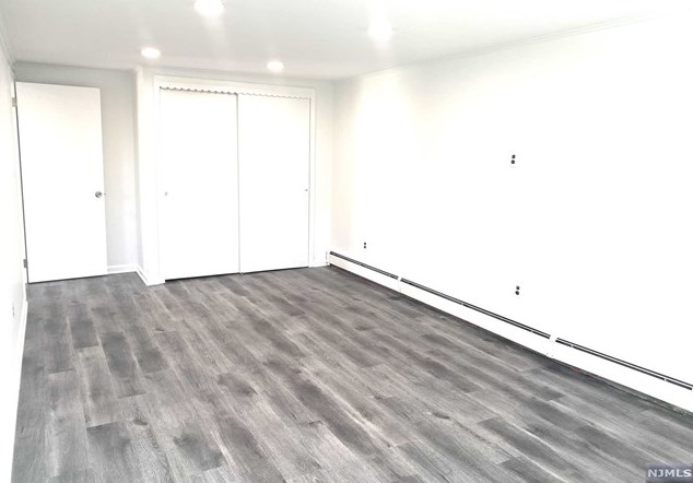 501 Valley Brook Ave, Lyndhurst NJ  07071-1936 exterior