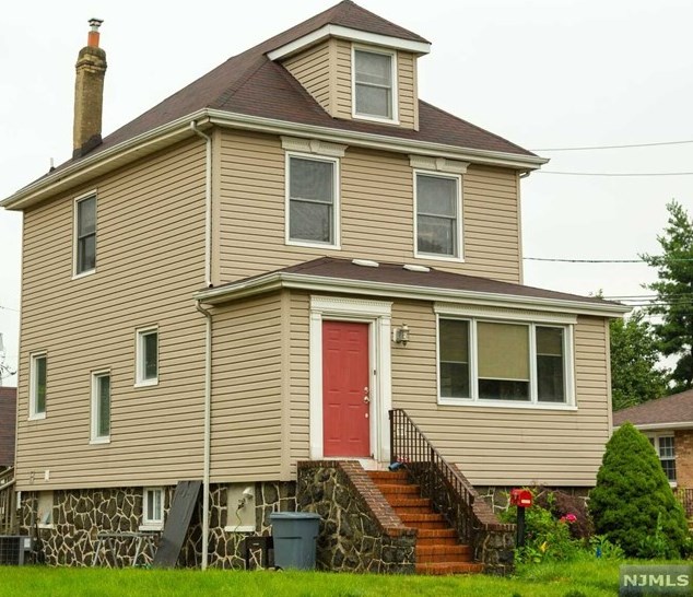 1637 Maple St, West Fort Lee, NJ 07024
