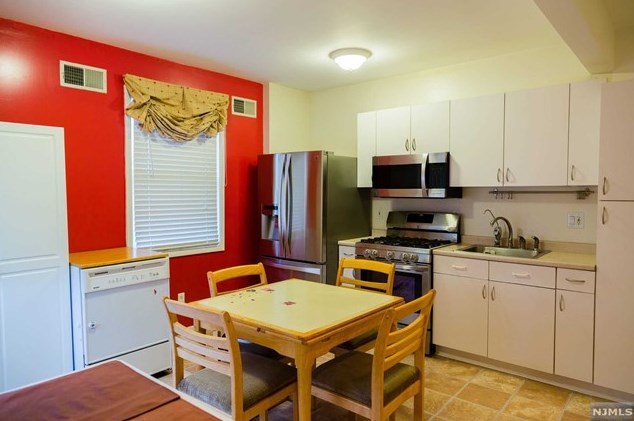 1637 Maple St, West Fort Lee NJ  07024-2538 exterior