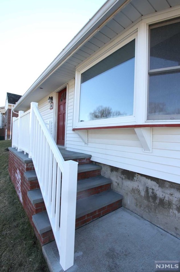 101 Hillside Dr, Paterson NJ  07508-2852 exterior