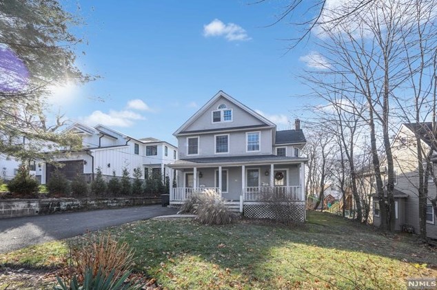 32 Hillside Ave, Tenafly, NJ 07670