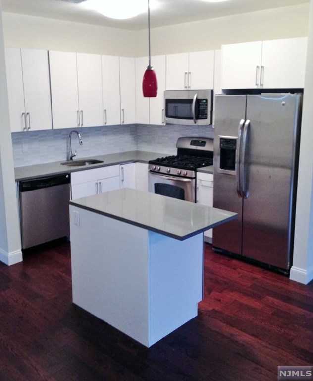 263 Main St Apt 201, Cliffside Park, NJ 07010