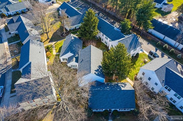 426 Redding Ln, Monroe Twp NJ 08831-1717 exterior