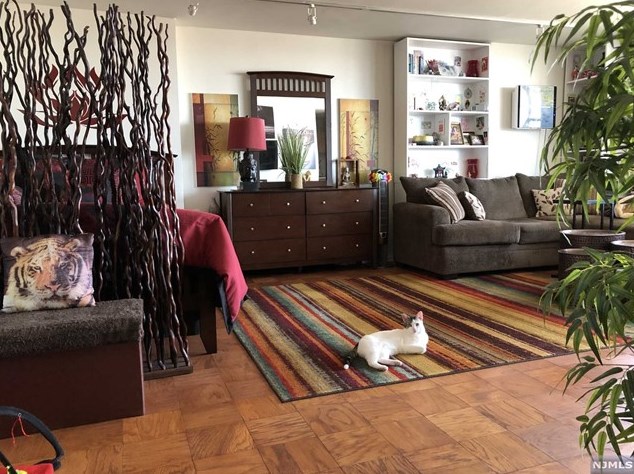 6040 Blvd E #32l, West New York, NJ 07093