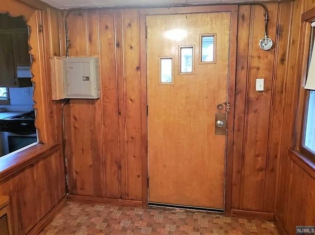 30 Cadmus Ave, Elmwood Park, NJ 07407