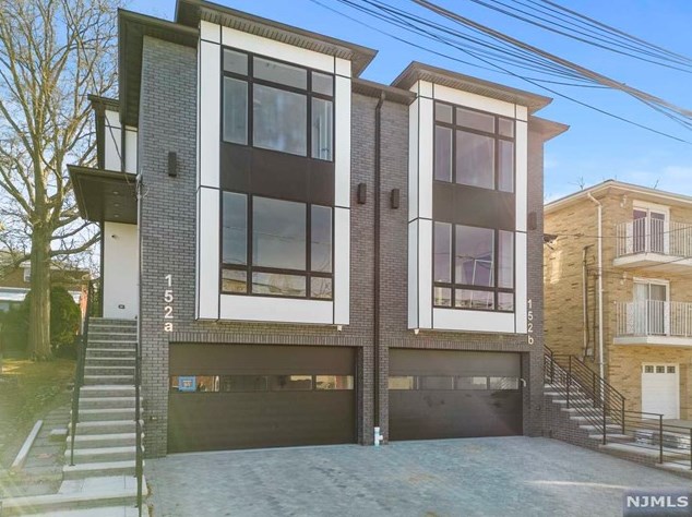 152 Morningside Ln, Palisades Park, NJ 07650