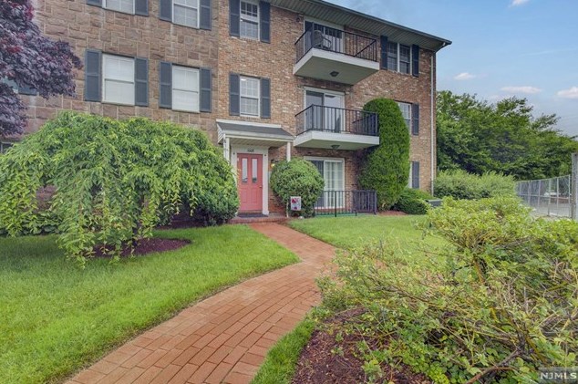 1008 Unicorn Way, Clifton NJ  exterior