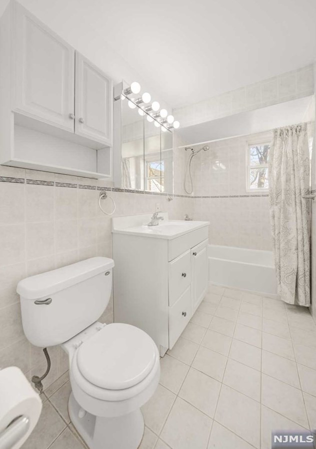 1008 Unicorn Way, Clifton NJ  exterior