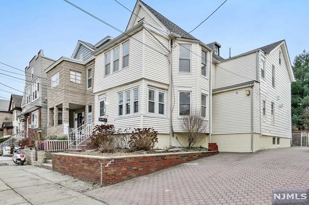 134 W 50th St, Bayonne, NJ 07002